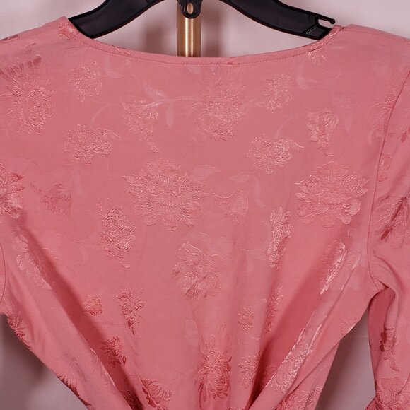 Express Pink Floral Textured Wrap Top SZ XS - Picture 8 of 10